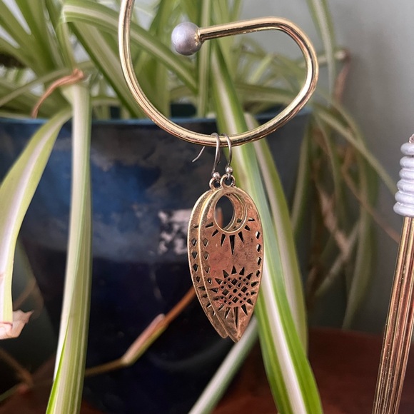 Lucky Brand Gold Leaf Drop Earrings - Picture 4 of 4